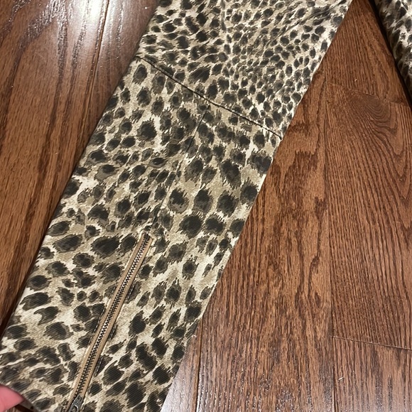 J. MCLAUGHLIN  -Safari Baxter Jean -Camel and brown color animal print 🤩 - Picture 5 of 11